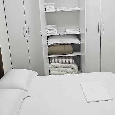 דירה Eravision Yzberishti