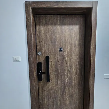 شقة Eravision Yzberishti