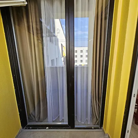 شقة Eravision Yzberishti